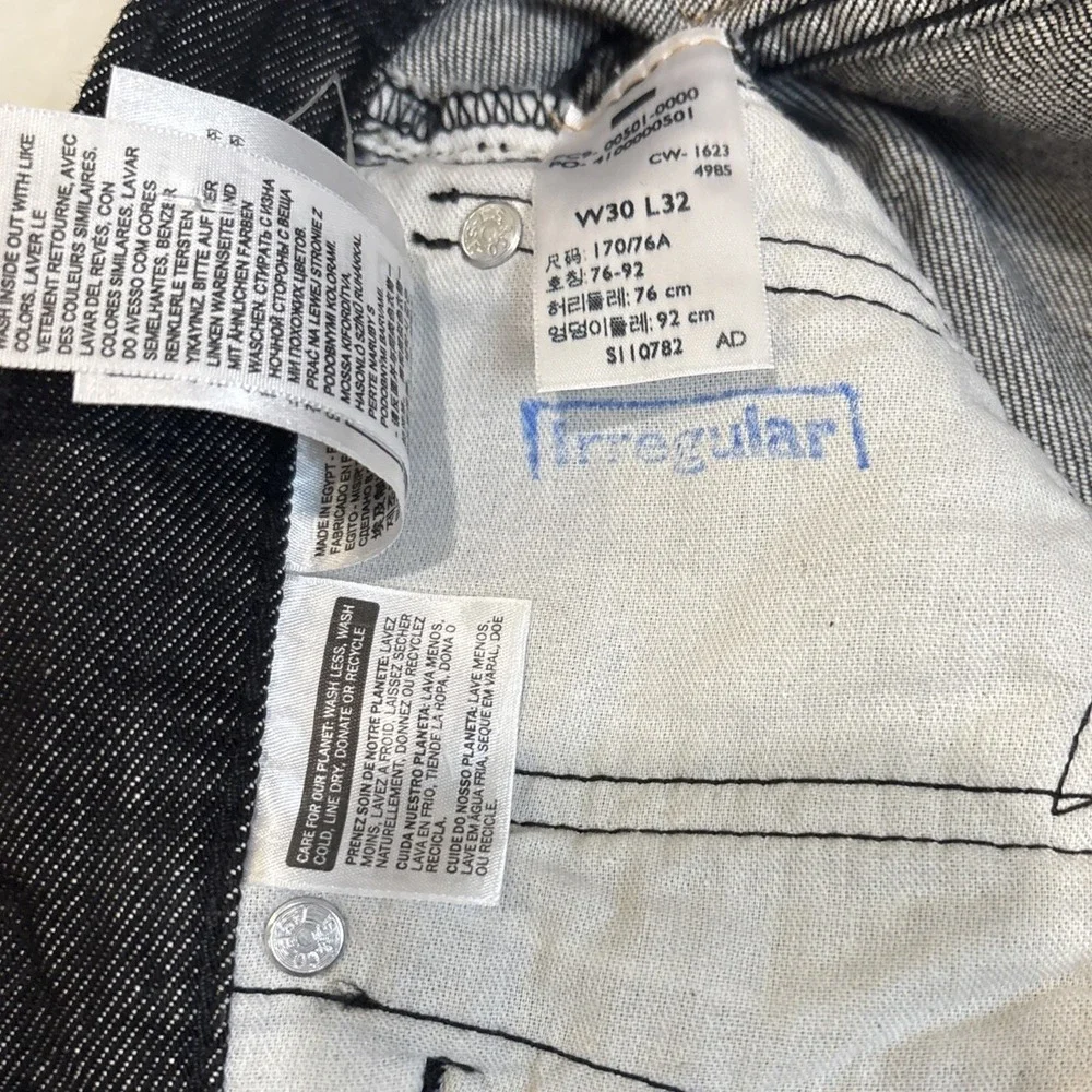 Levis 501 Slim Taper Jeans Mens 30x32 Dark Denim Button Fly Stretch Extensible